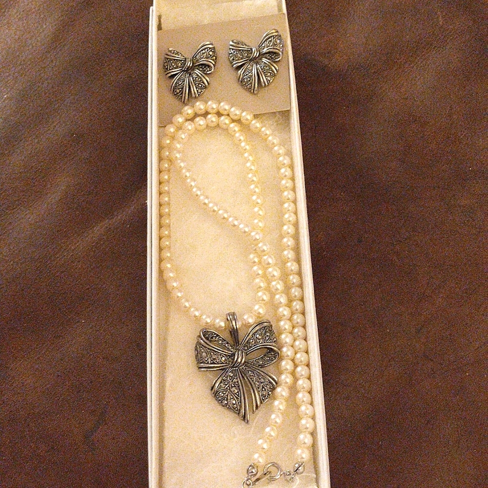 Vintage Pewter Bow and  Pearl Necklace with Earrings